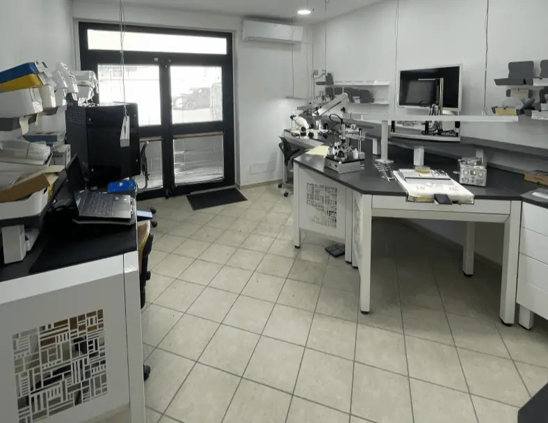 Interno del laboratorio odontotecnico Tony Casciano