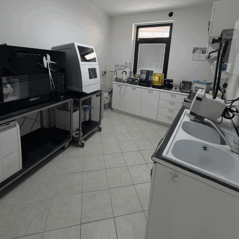 Ambiente operativo del laboratorio odontotecnico